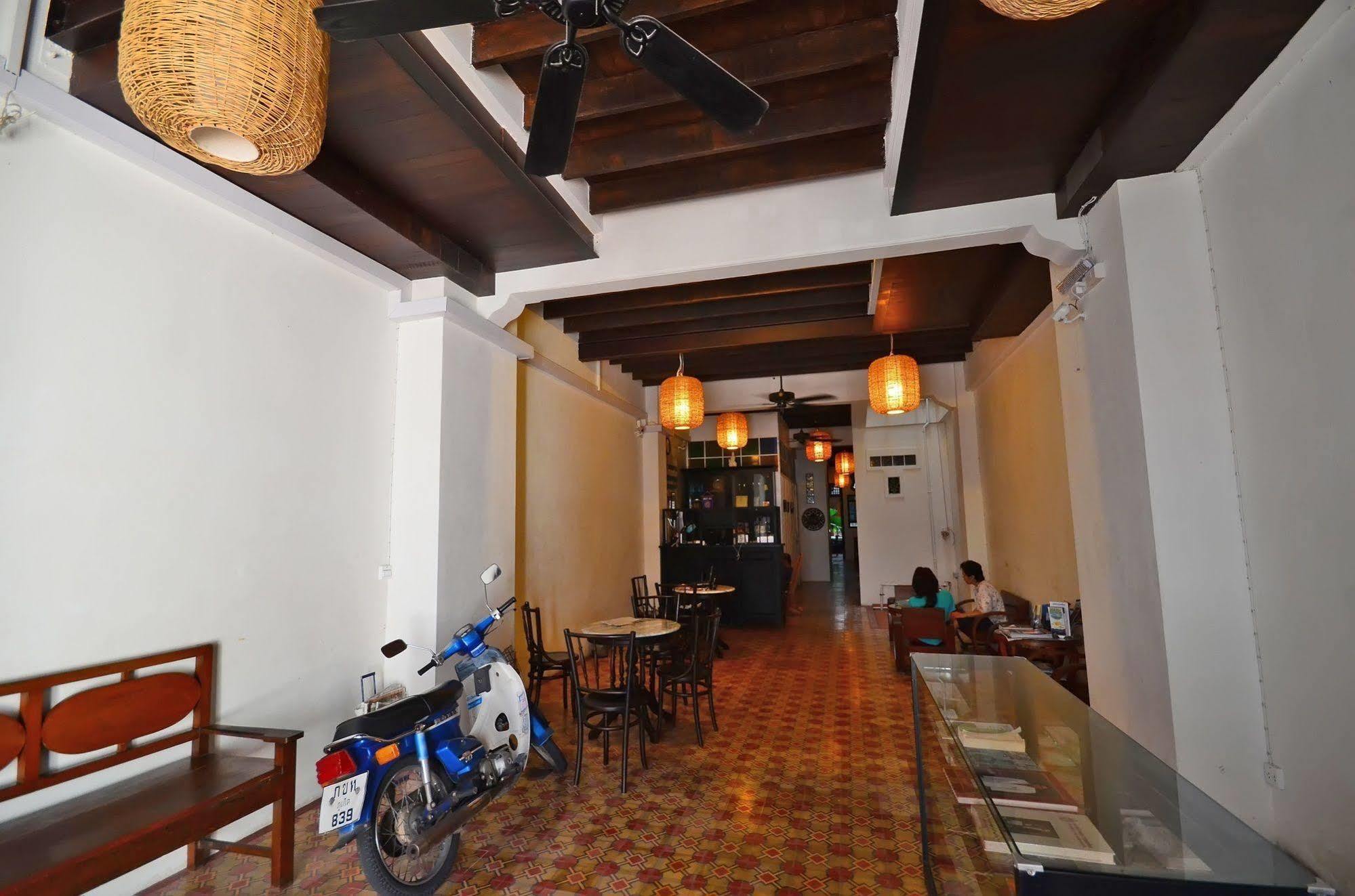 99 Oldtown Boutique Guesthouse Sha Extra Plus Phuket Esterno foto